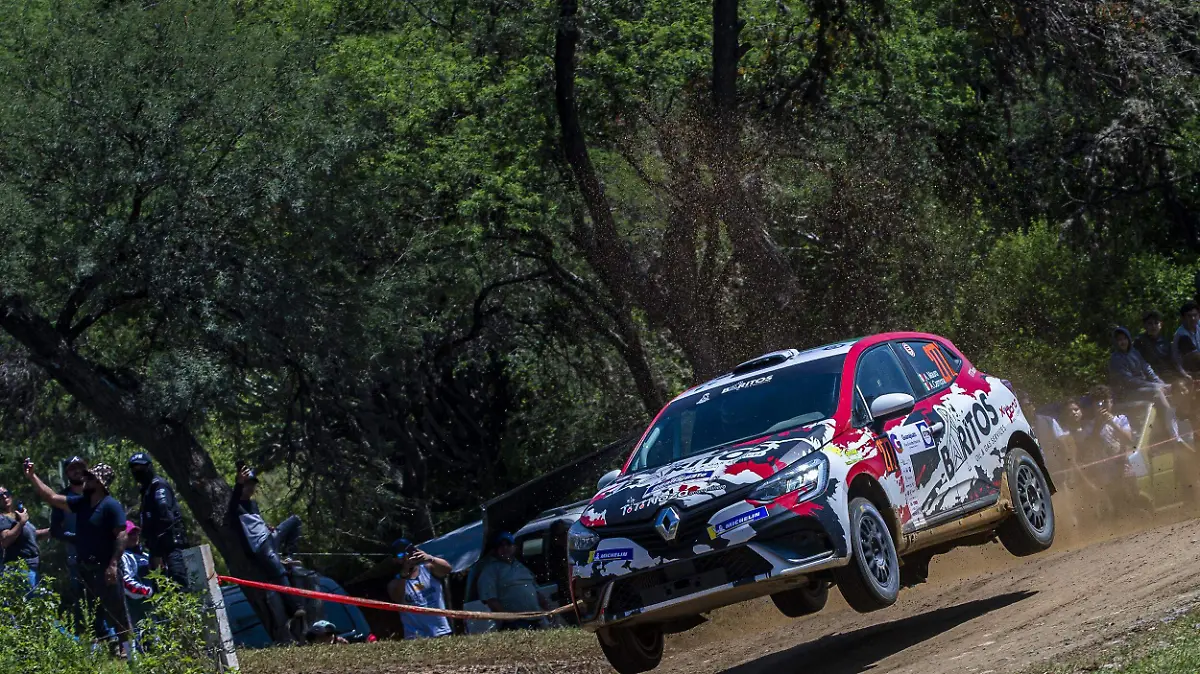 Alejandro Mauro lucio al volante en El Bajío